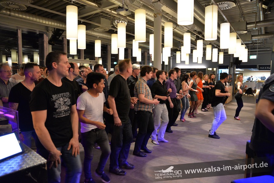 Salsa_im_Airport_17_DJ_Norb_DJ_Hannes_Randy_Stef_01